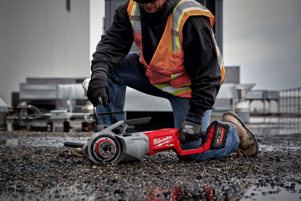 Filière sur batterie M18 FUEL pour tuyaux 1/8÷2BSP MILWAUKEE M18 FPT2-121C  -  4933478597