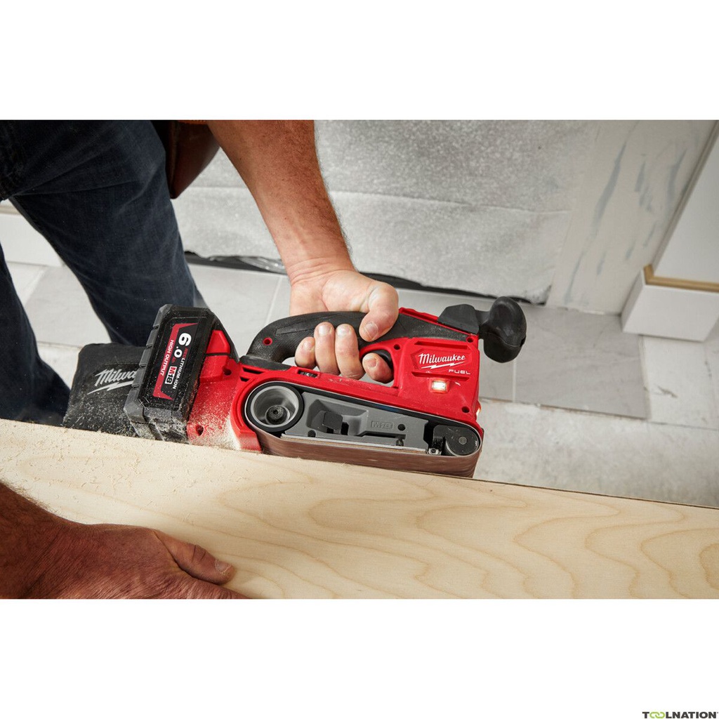 Ponceuse à bande sur accu 18V MILWAUKEE M18 FBTS75-552X - 4933479615