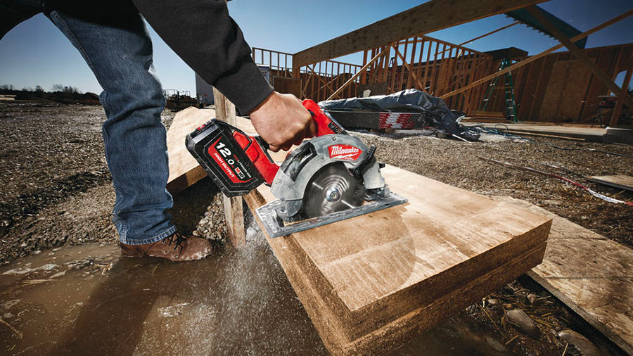 Scie circulaire bois 66mm compatible rail de guidage MILWAUKEE M18 FCSG66-121C