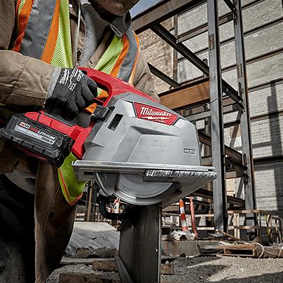 Scie circulaire métal compatible rail de guidage MILWAUKEE M18 FMCS66-121C (machine nue en boite carton)